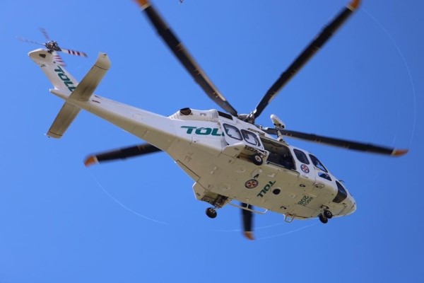 Ute towing caravan crashes at North Batemans Bay - Power FM Bega Bay