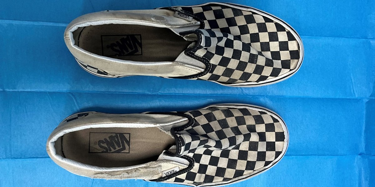 Distinctive sneakers could hold carjack, robbery key - Power FM Bega Bay